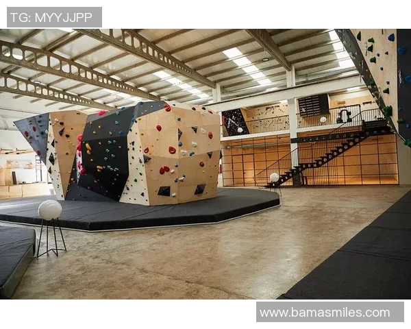 南京攀岩队创新进攻策略助力攀登水平提升与竞技表现突破 南京攀岩队创新进攻策略助力攀登水平提升与竞技表现突破