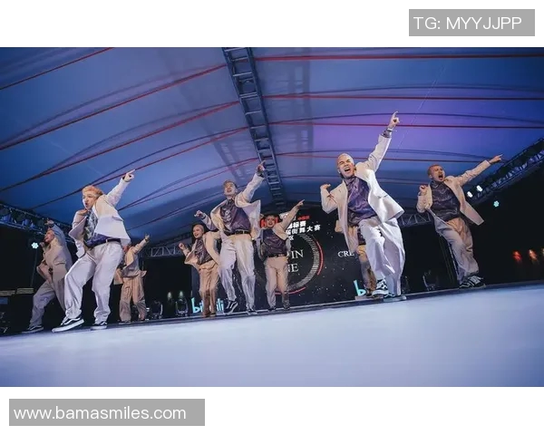 杭州攀岩队在世界街舞大赛中以79分高居积分榜首位