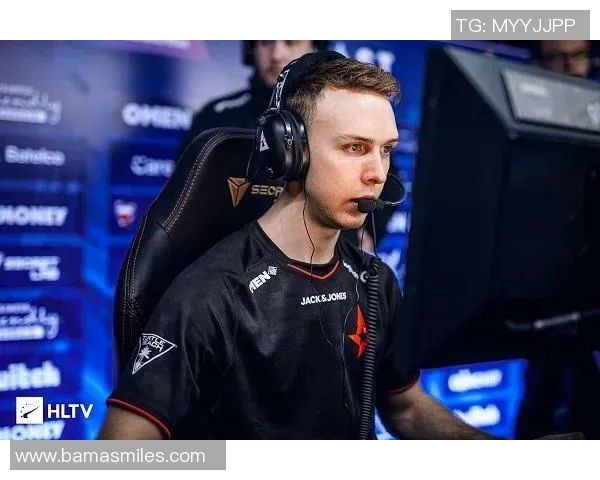 深入分析V5战队在CSGO比赛中的进攻策略与战术执行 深入分析V5战队在CSGO比赛中的进攻策略与战术执行