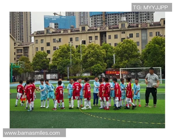 赛后分析:上海足球队与成都足球队灵活战术对比与启示 赛后分析:上海足球队与成都足球队灵活战术对比与启示