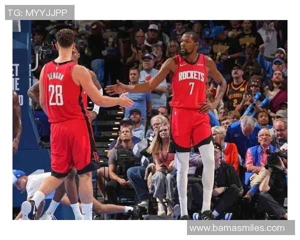 火箭与爵士季后赛第三场精彩对决全景回顾与分析