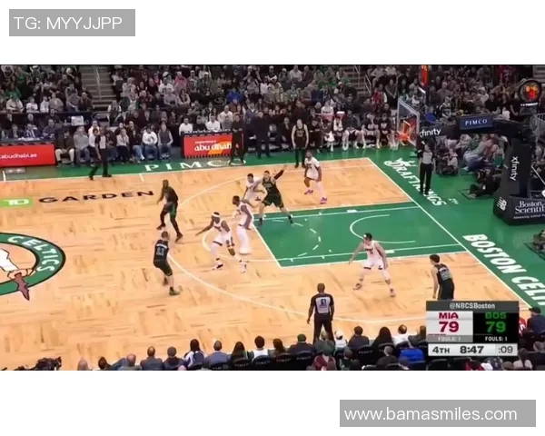 热火与凯尔特人激战正酣NBA季后赛精彩对决引发球迷热议 热火与凯尔特人激战正酣NBA季后赛精彩对决引发球迷热议