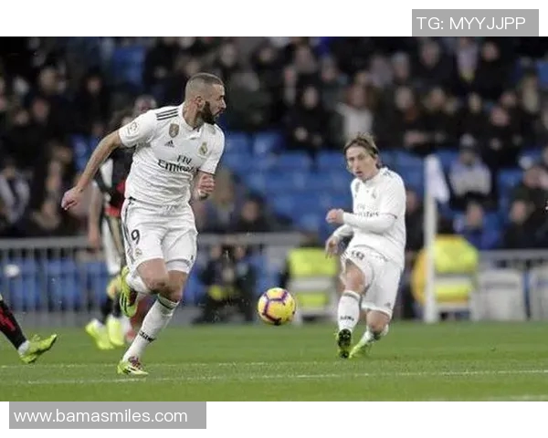 皇马与鹿岛鹿角的精彩对决比分揭晓赛后分析与精彩瞬间回顾 皇马与鹿岛鹿角的精彩对决比分揭晓赛后分析与精彩瞬间回顾